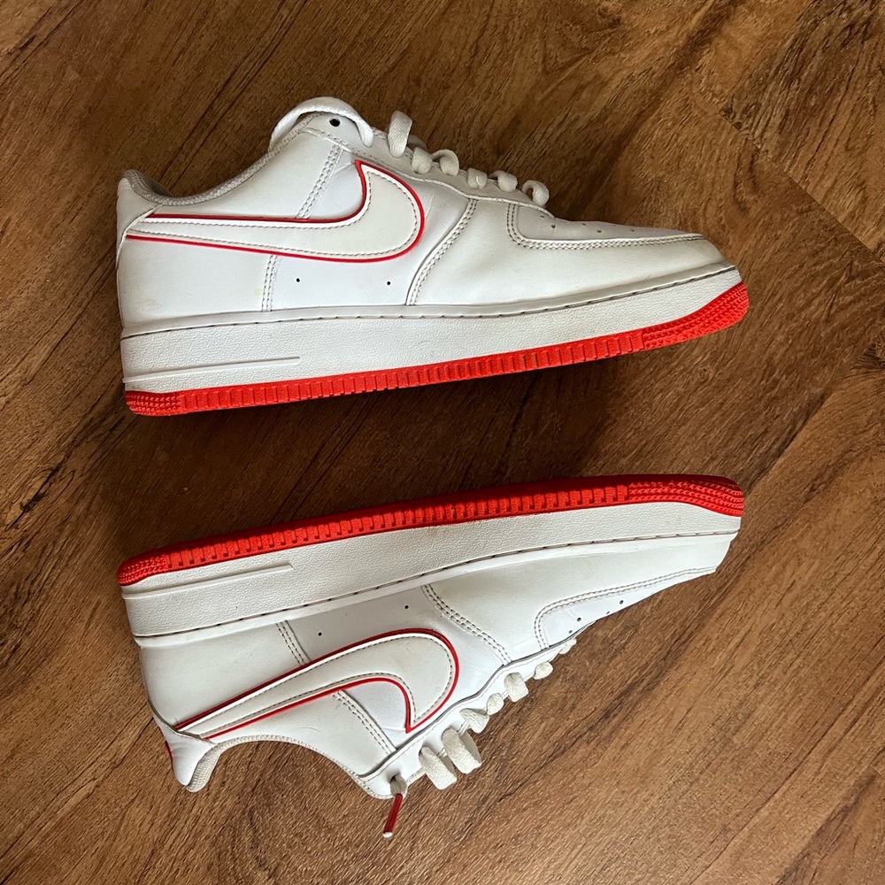 Nike - Picture 3 of 4